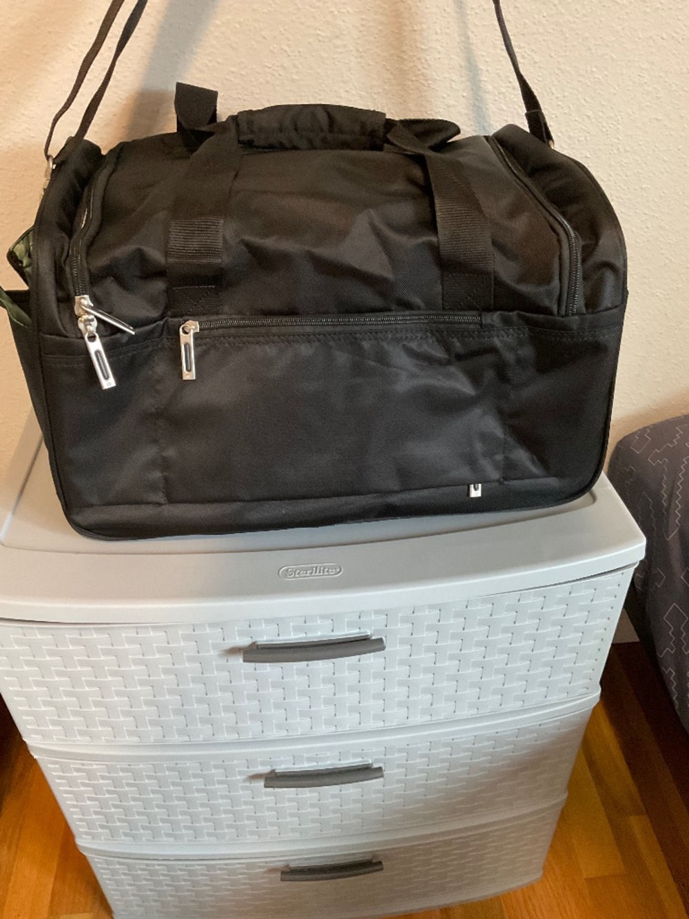 Delse travel tote